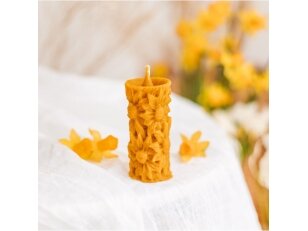 Beeswax candle with flowers