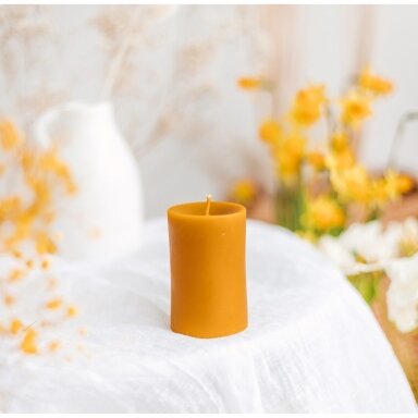 Natural beeswax candle (8,7 x 6,5 cm)