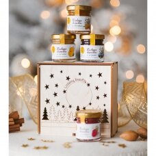 Medaus skanėstų rinkinys medinėje dovanų dėžutėje su eglutėmis
