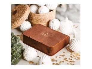 Honey treats in a brown wooden gift box (12 x 50 g)