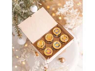 Honey treats in a wooden gift box with deers (6 x 50 g) 2