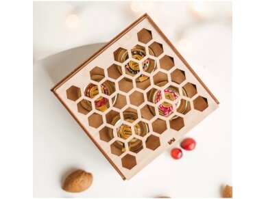 A set of honey treats in a box with honeycomb (4 x 50 g)