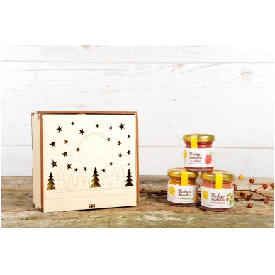 Medaus skanėstų rinkinys medinėje dovanų dėžutėje su eglutėmis 2
