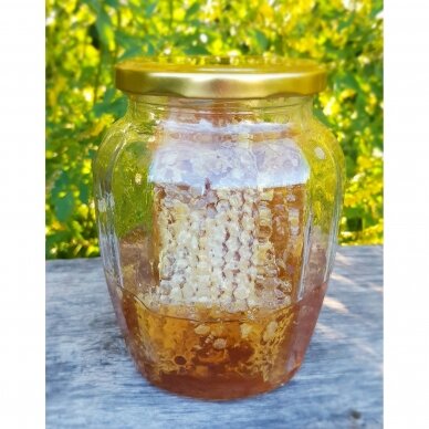 Šviežias medus su koriu, ekologiškas
